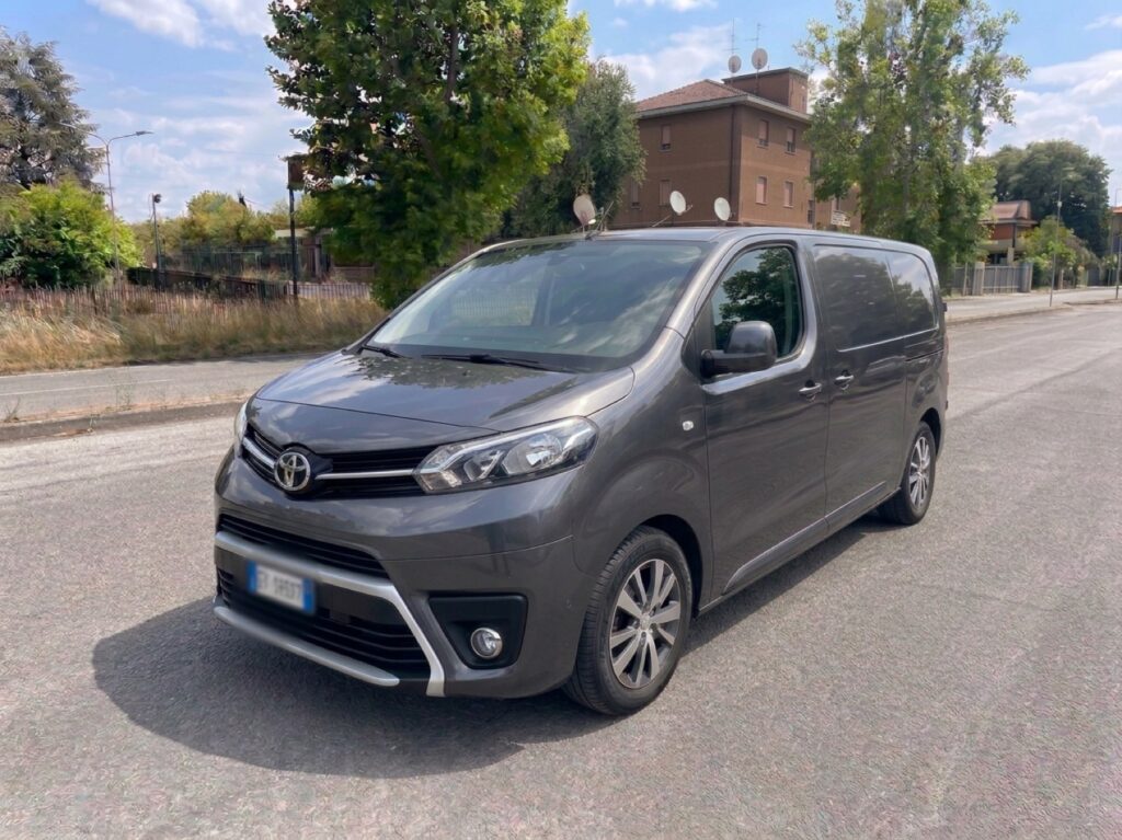 ROCKET MOTORS - Toyota ProAce Verso 2.0 D-4D L1 Executive